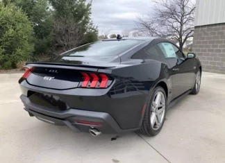 A caminho do Brasil, novo Mustang impacta com seu V8 de 486 cv Novo Ford Mustang GT 2024 / Foto: Ray Skillman