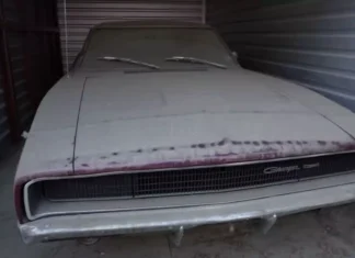 Abandonado por 40 anos, Dodge Charger 1968 é regatado