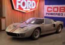 Abandonado por 40 anos, Ford GT40 é encontrado em celeiro