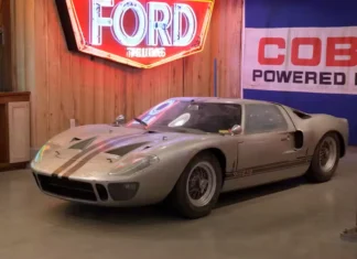 Abandonado por 40 anos, Ford GT40 é encontrado em celeiro
