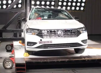 Prestes a voltar ao Brasil, novo Jetta GLI é destaque em teste de segurança