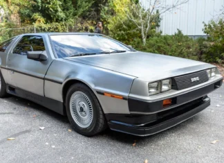 O DeLorean DMC-12 de 1981 ainda parece estar de volta para o futuro em 2025