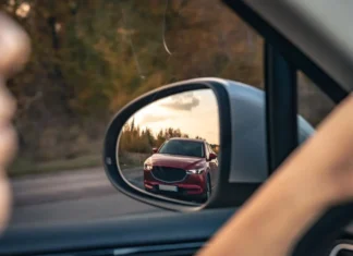 Nova Lei dos Retrovisores Surpreende Motoristas com Multa de R$ 195 e Estritas Normas de Segurança a Partir de 2026