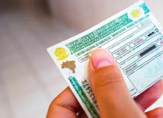 Nova proposta de lei pode gerar multa de R$ 600 para motoristas que dirigirem carros manuais sem a CNH adequada