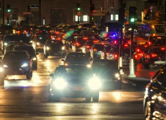 Motoristas devem ficar atentos: uso de farol baixo é obrigatório em diversas condições para evitar multas e garantir segurança