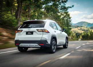 Toyota Yaris Cross Híbrido 2026: O que Aprender com a Polêmica do Caoa Chery Tiggo 5X no Brasil