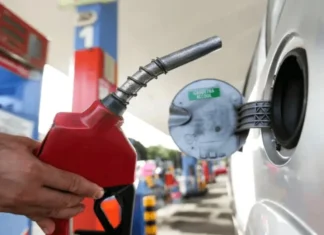 Motoristas de São Paulo enfrentam restrições nos postos de combustíveis devido a dificuldades locais de distribuição