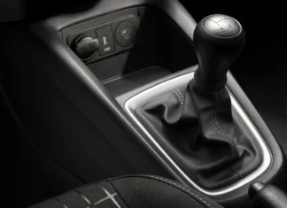 HB20 oferece bônus de R$ 9 mil, enquanto Peugeot 208 reduz preço diretamente em maio, conheça as estratégias