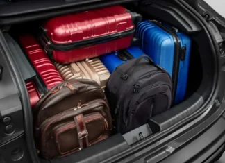 Fiat Fastback oferece R$ 14 mil de desconto e surpreende com porta-malas quase duas vezes maior que o BYD Yuan Pro