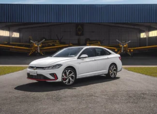 Volkswagen Jetta GLI oferece mais de R$ 30 mil de desconto para enfrentar BYD Seal e Honda Civic em maio de 2026
