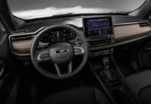 Jeep Renegade tem corte de R$ 38.190 e fica mais acessível que Fiat Pulse Audace Hybrid no mercado brasileiro