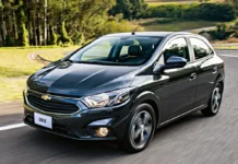 Onix 2026 recebe desconto de R$ 15 mil em maio e se alinha ao preço do Fiat Mobi em estratégia da Chevrolet