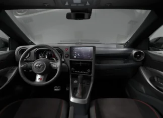 Novo Toyota Yaris chega ao Brasil com motor turbo de 304 cv redefinindo esportividade entre compactos