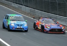 Logan surpreende supercarros em Nürburgring 2026, sedã de até R$ 76 mil brilha no Inferno Verde e encanta fãs