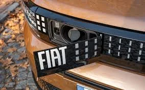 Novo SUV compacto elétrico da Stellantis irá substituir o Fiat Mobi em 2028, prometendo robustez e acessibilidade