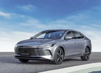 BYD derruba R$ 25 mil no King; sedã chinês sai mais em conta que o Virtus